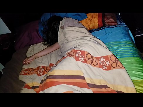 ❤️ Stepson berating sua jovem madrasta enquanto ela dorme. ❌ Porno doméstico em porno pt-br.killvs.top